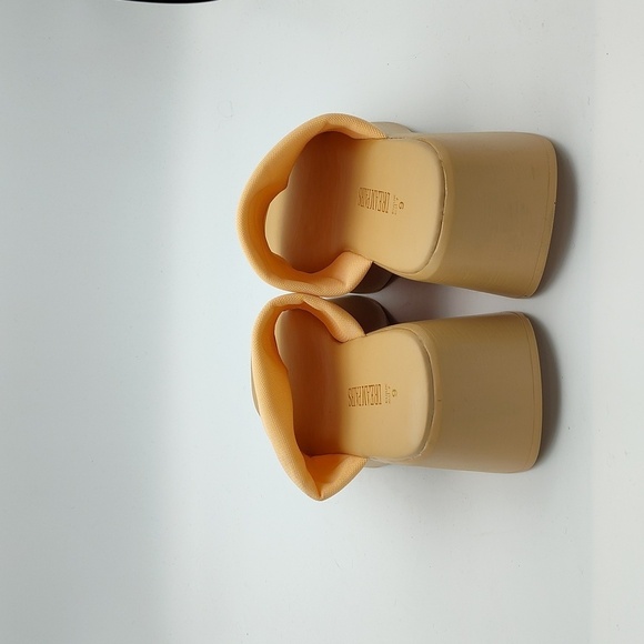 New Platform Sandal in Tan/Peach by Dreampairs Size 9 - Picture 7 of 10